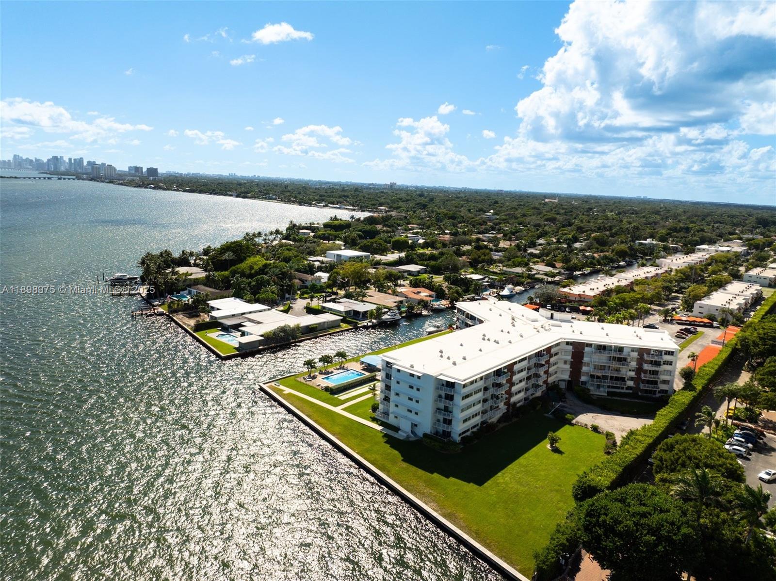 THE SHORES CONDOMINIUM - Residential