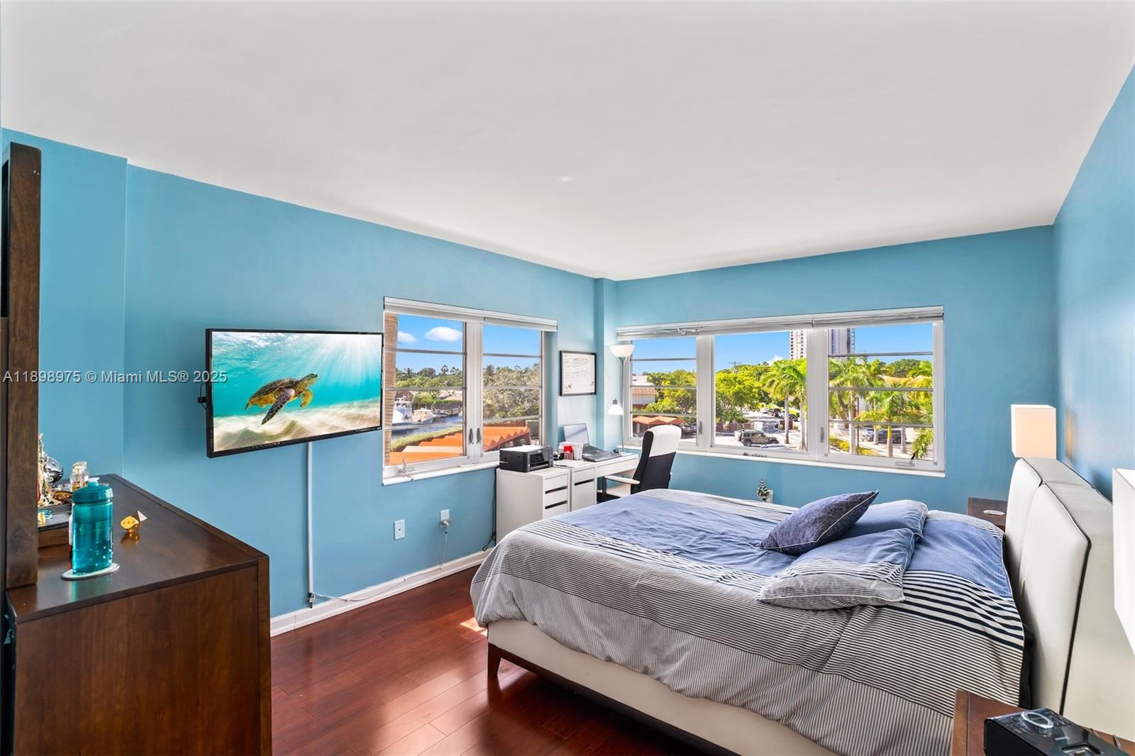 THE SHORES CONDOMINIUM - Residential