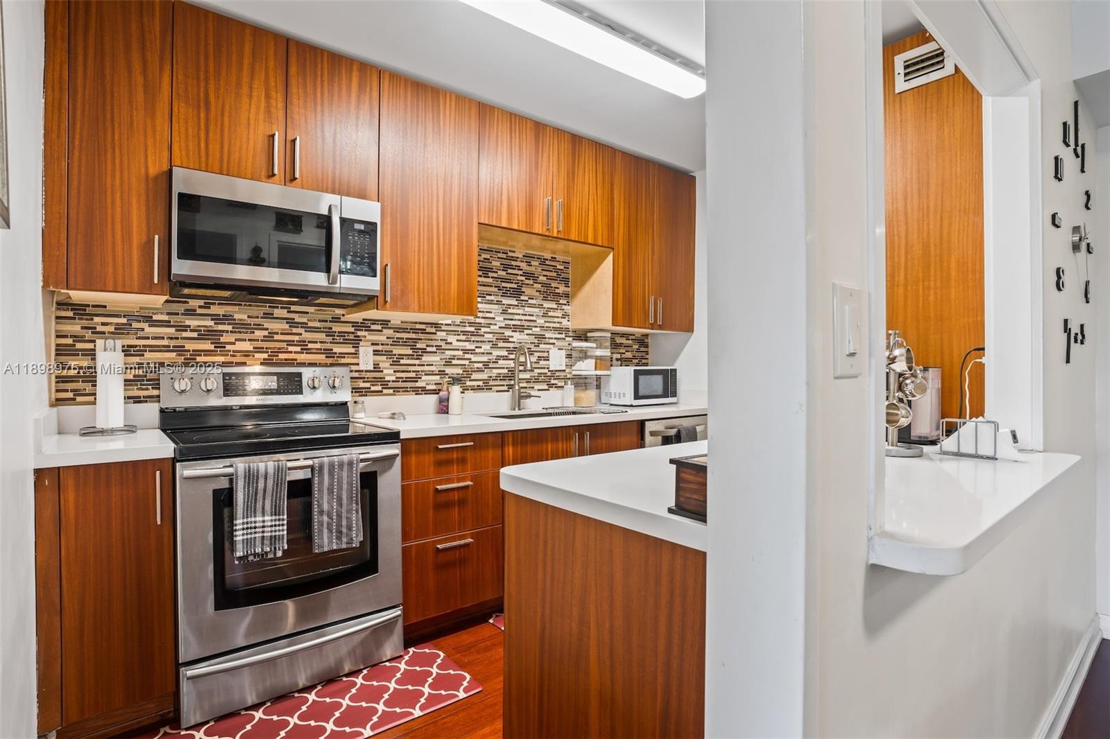 THE SHORES CONDOMINIUM - Residential