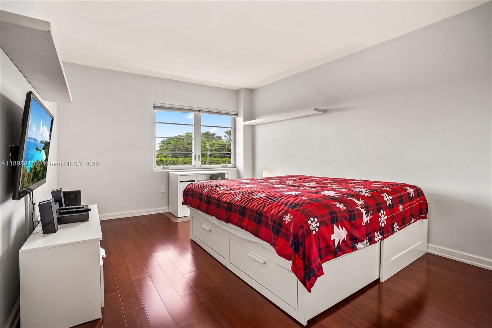 THE SHORES CONDOMINIUM - Residential