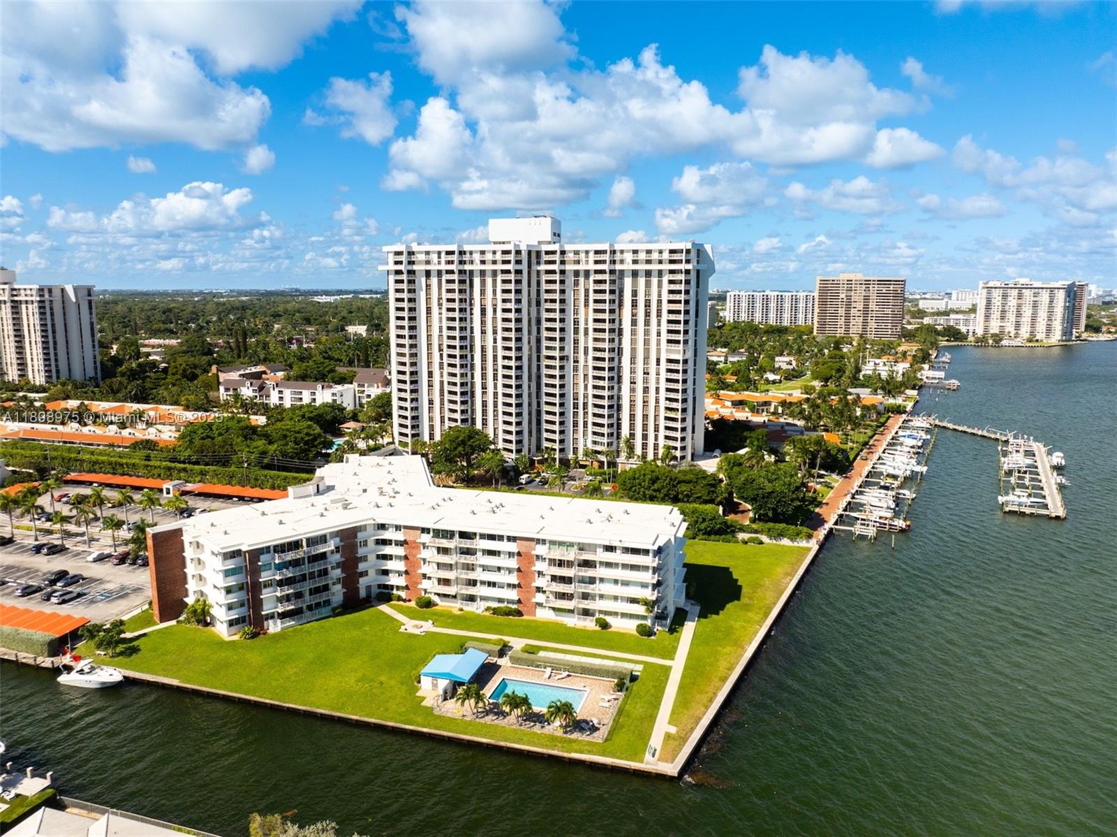 THE SHORES CONDOMINIUM - Residential