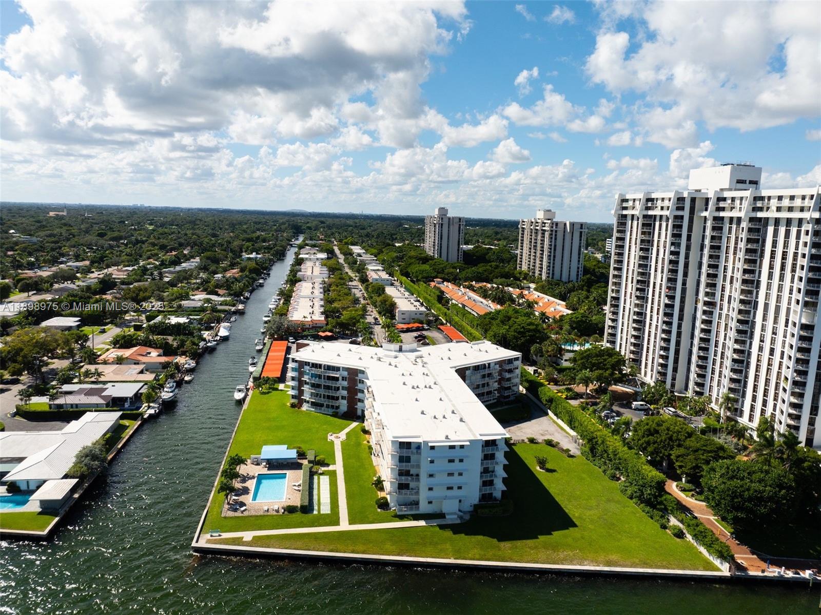 THE SHORES CONDOMINIUM - Residential