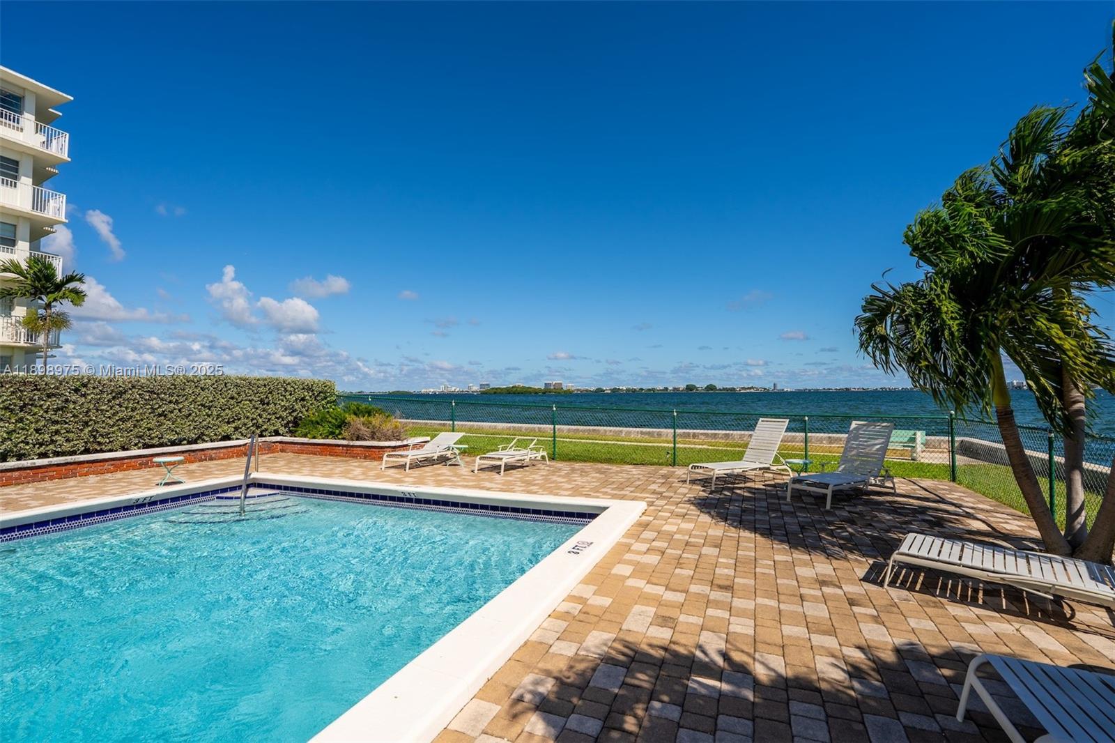 THE SHORES CONDOMINIUM - Residential