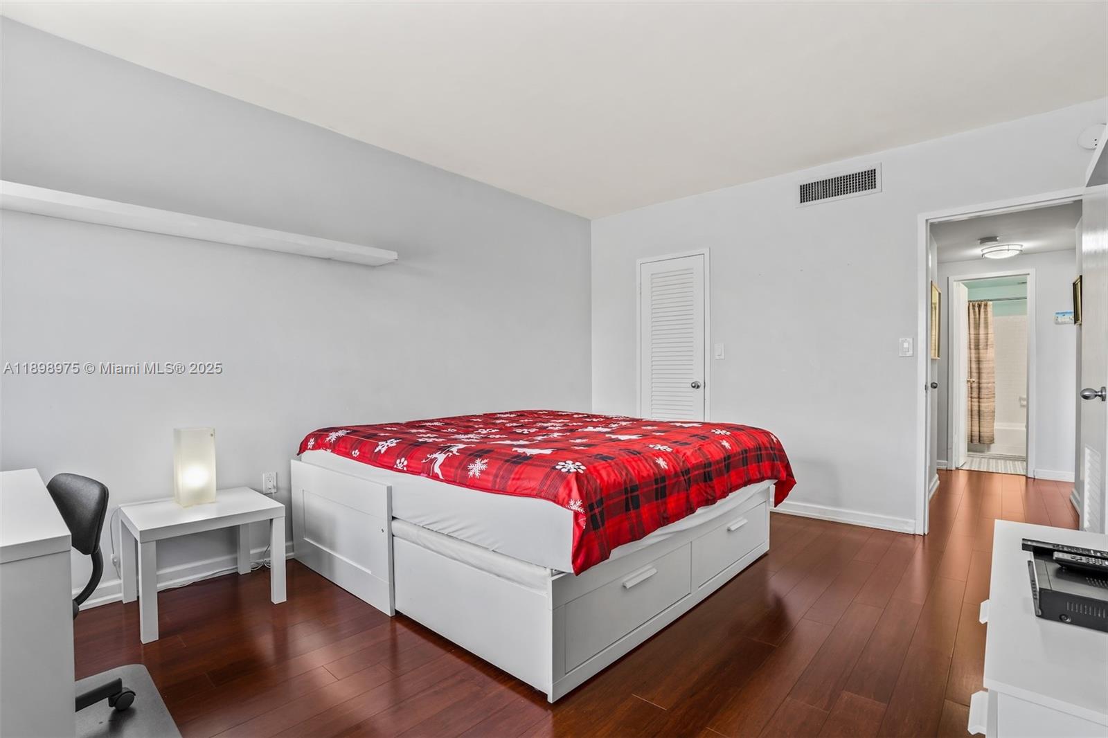 THE SHORES CONDOMINIUM - Residential