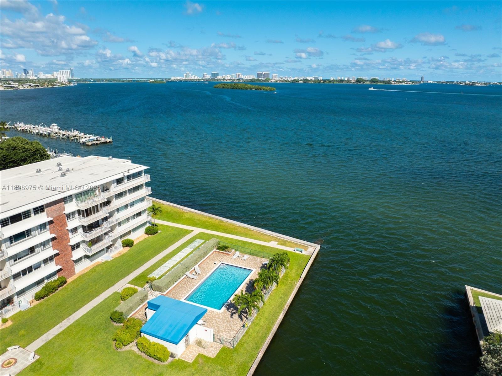 THE SHORES CONDOMINIUM - Residential