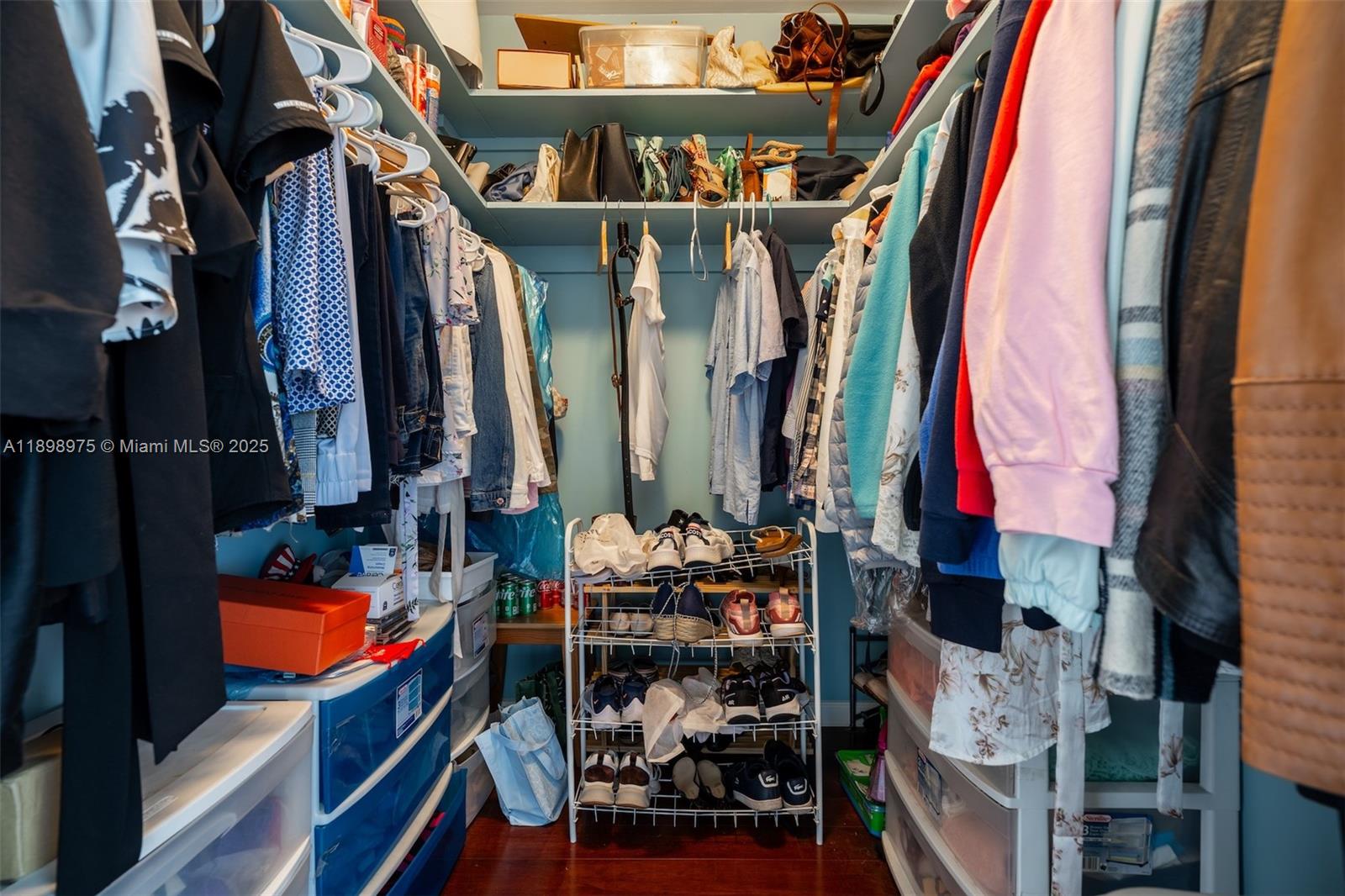 THE SHORES CONDOMINIUM - Residential