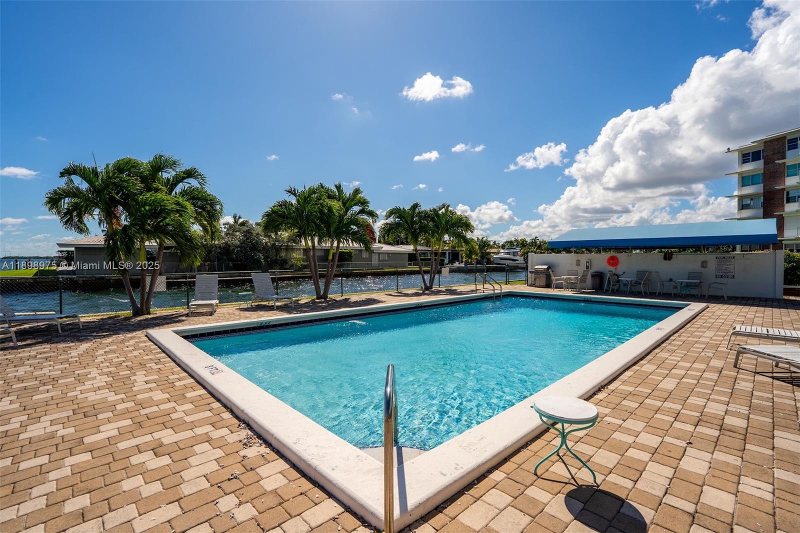 THE SHORES CONDOMINIUM - Residential