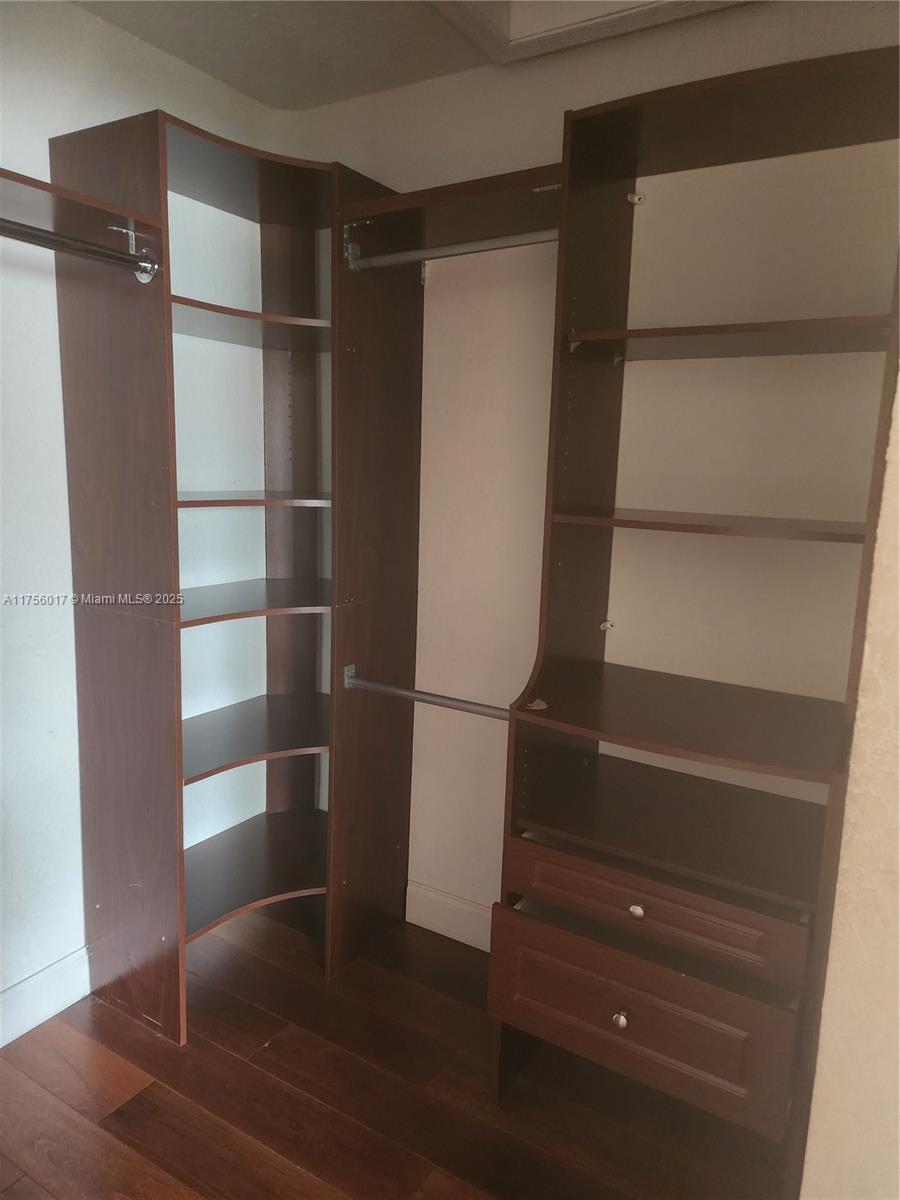 HILLSBORO COUNTRY CLUB - Residential Lease