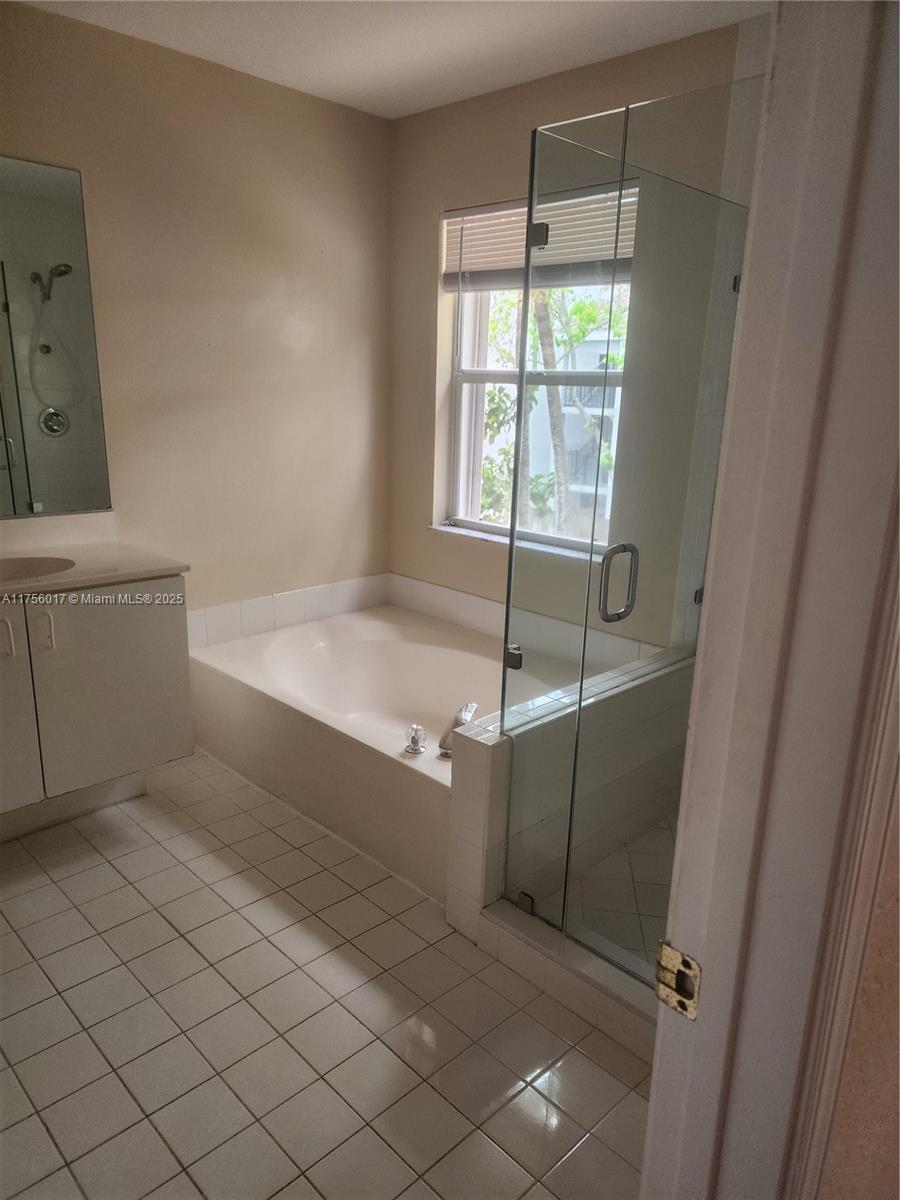 HILLSBORO COUNTRY CLUB - Residential Lease