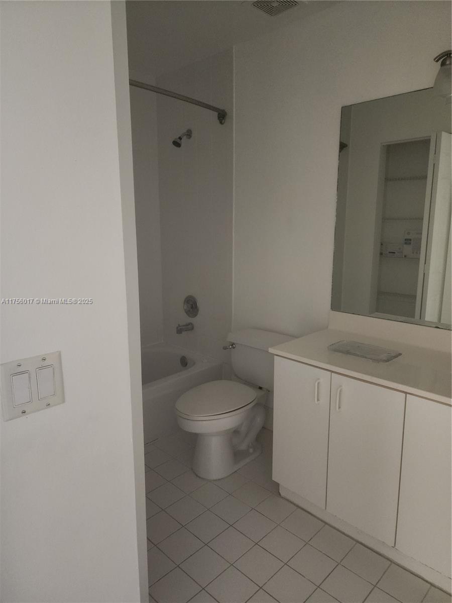 HILLSBORO COUNTRY CLUB - Residential Lease