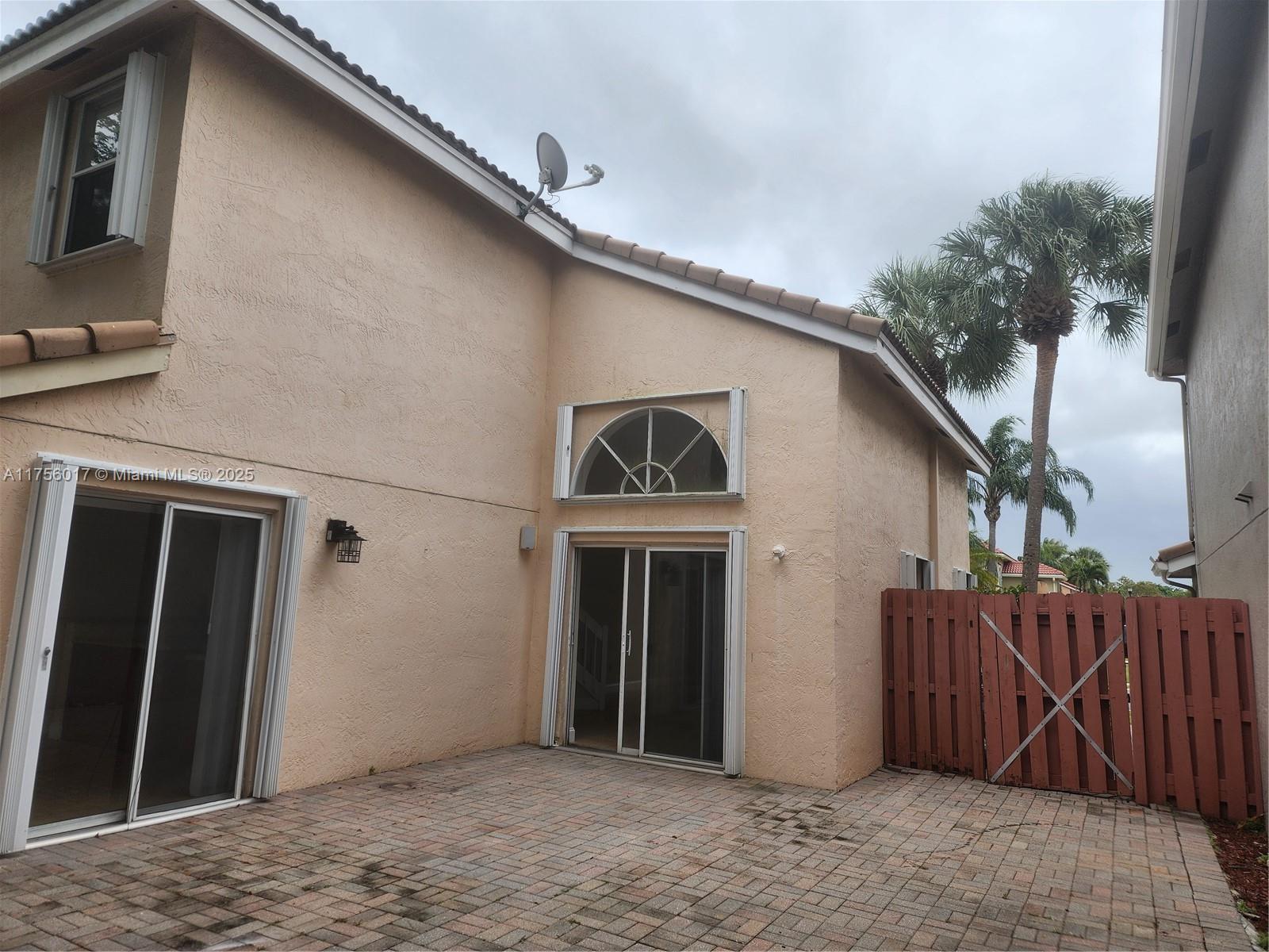 HILLSBORO COUNTRY CLUB - Residential Lease