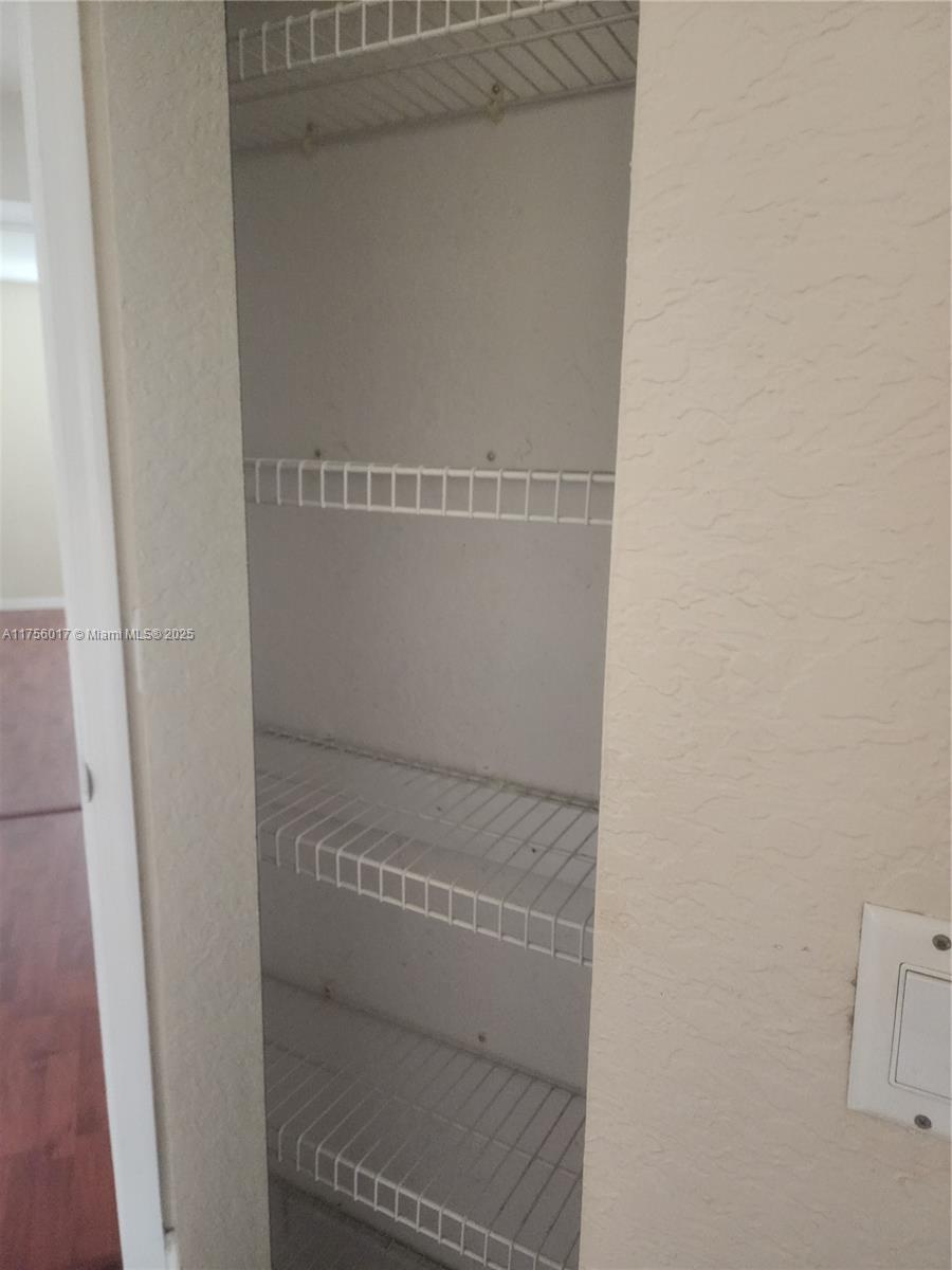 HILLSBORO COUNTRY CLUB - Residential Lease