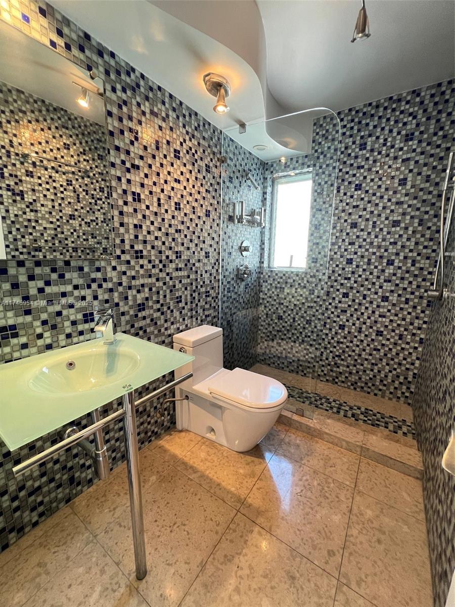 GOLDEN HOUSE CONDO - Residential