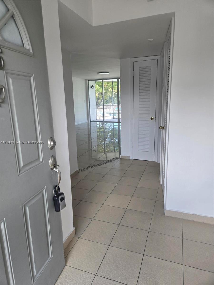 LOCATION!!!!! LOCATION!!!!!!!
Amazing lifestyle.... Beautiful unit, close by to places of worship, Skylake and Aventura mall and the most incredible nightlife spots. Public transportation and 5 mins away from main highways like I95 and Palmetto. One big bedroom with huge closet and walking closet. one full bathroom and one visitors restroom. One assigned parking space. and some parking for visitors