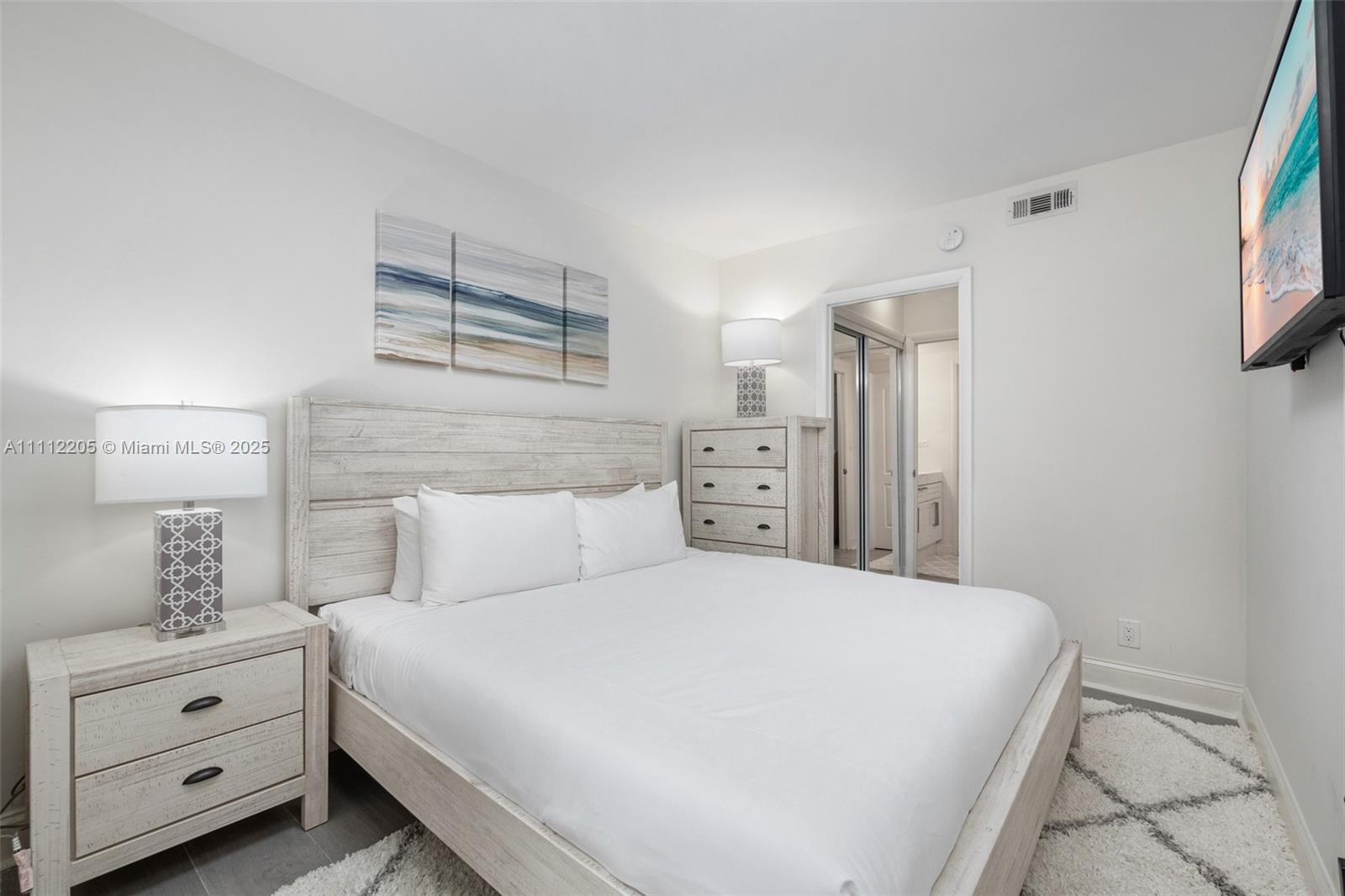 2301 Collins Ave 328