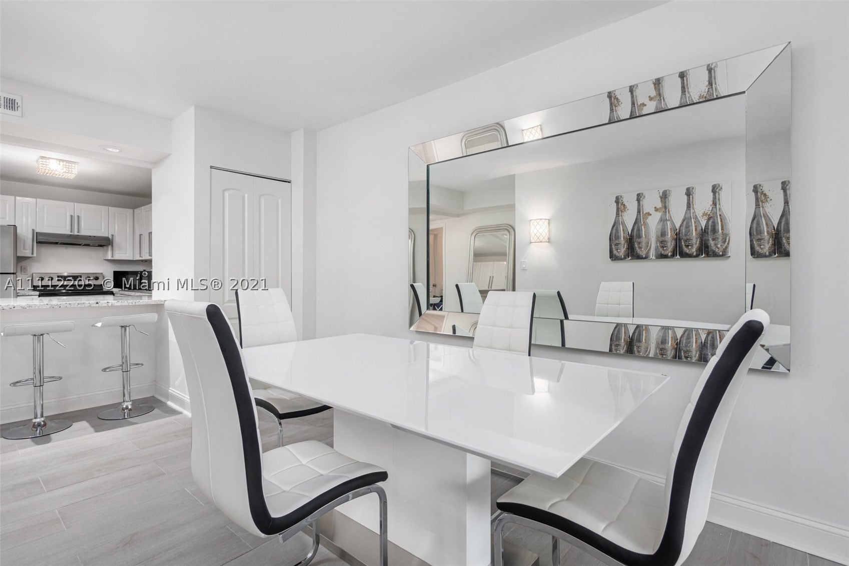 2301 Collins Ave 328