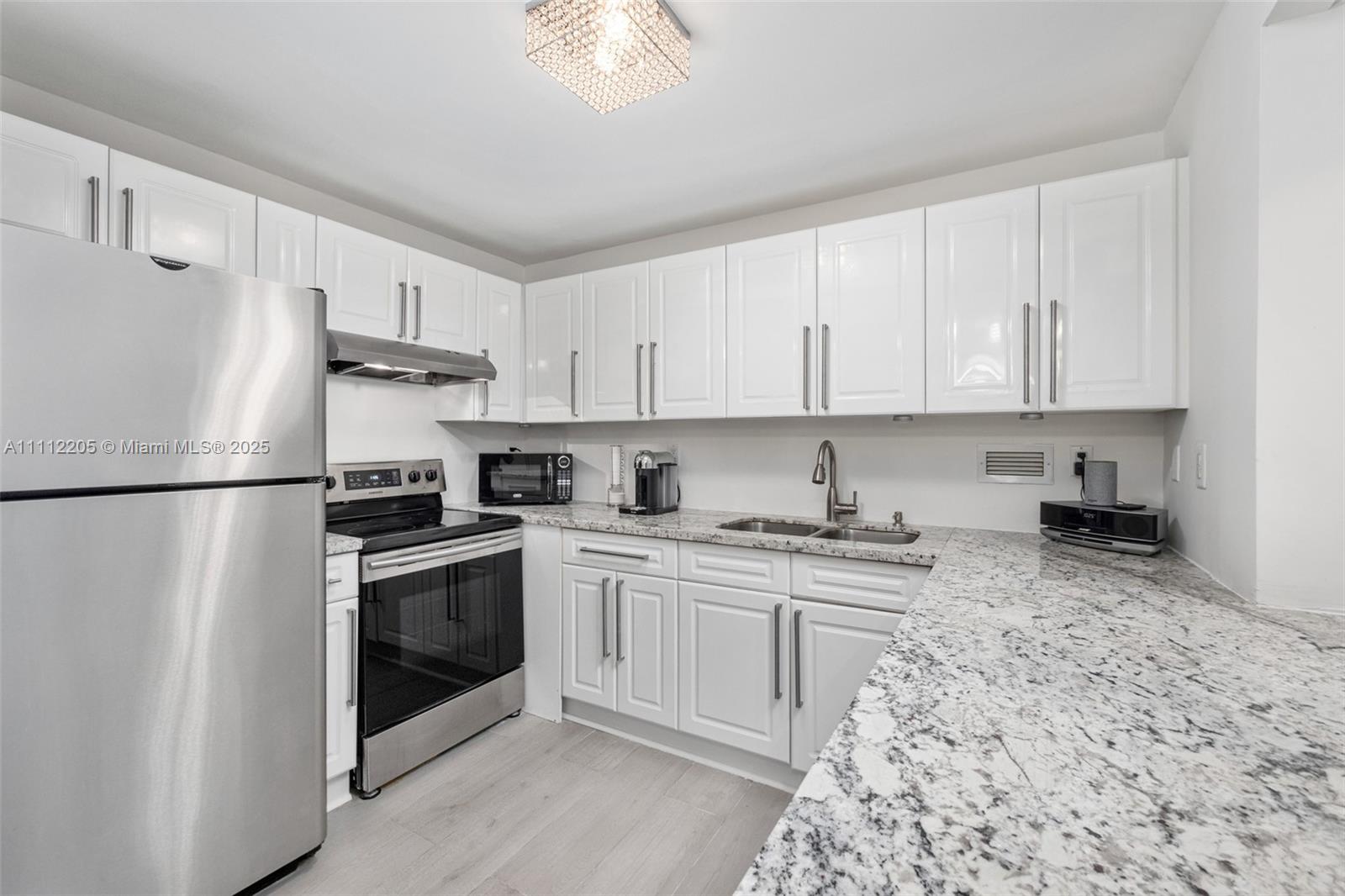 2301 Collins Ave 328