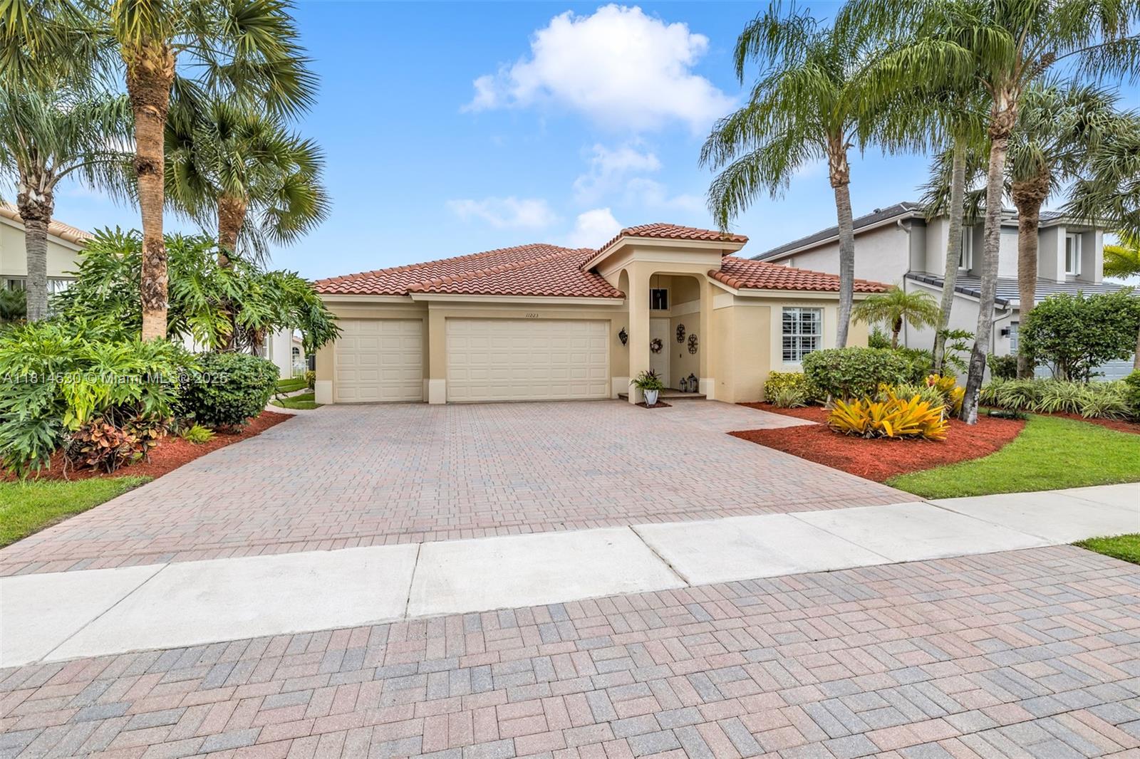 11223 Maritime Ct, Wellington, FL, 33449/$885,000 2 11223 Maritime Ct