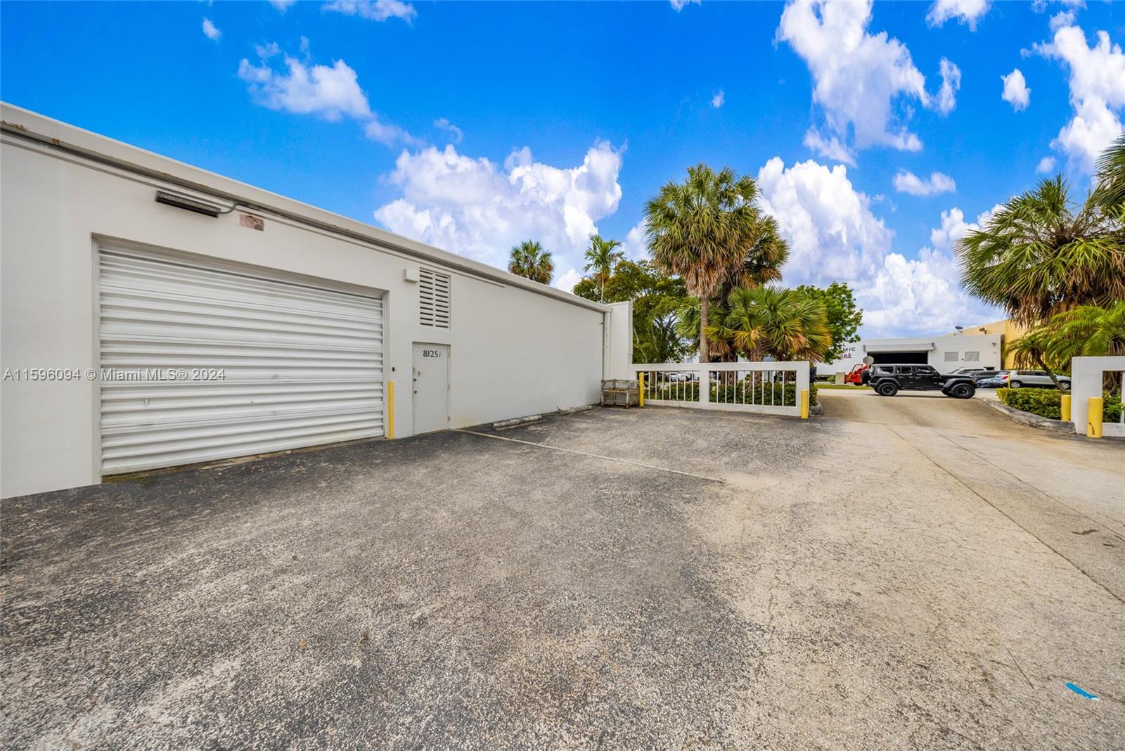 8125 NW 33rd St 8125
