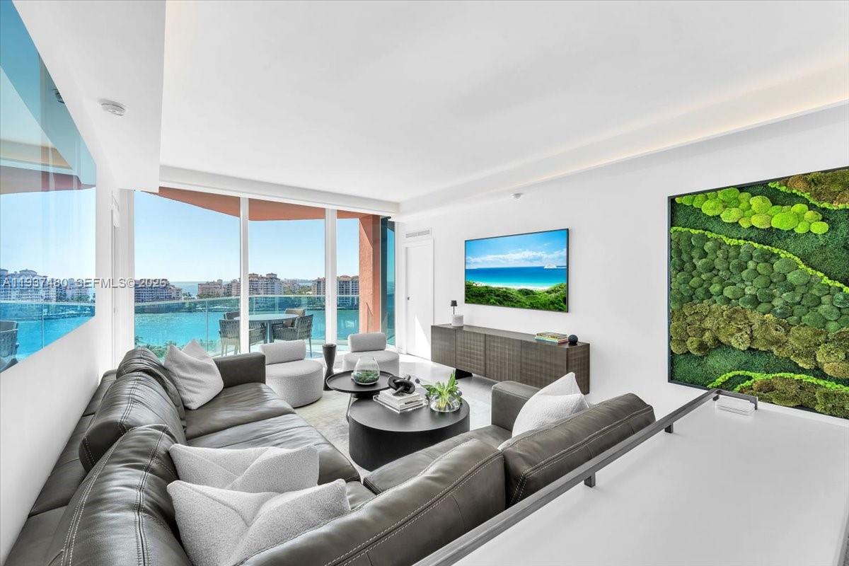 300 S Pointe Dr 1404