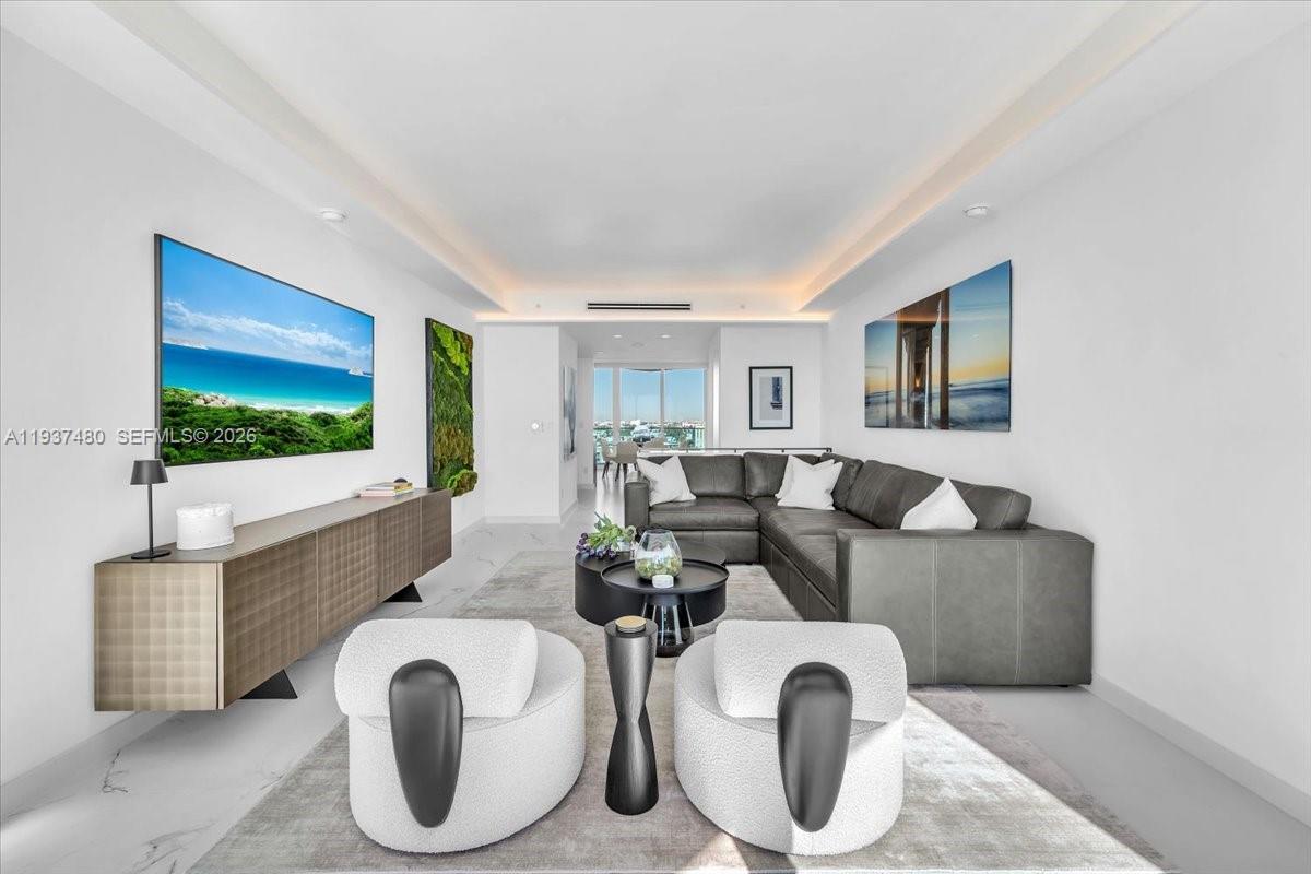 300 S Pointe Dr 1404