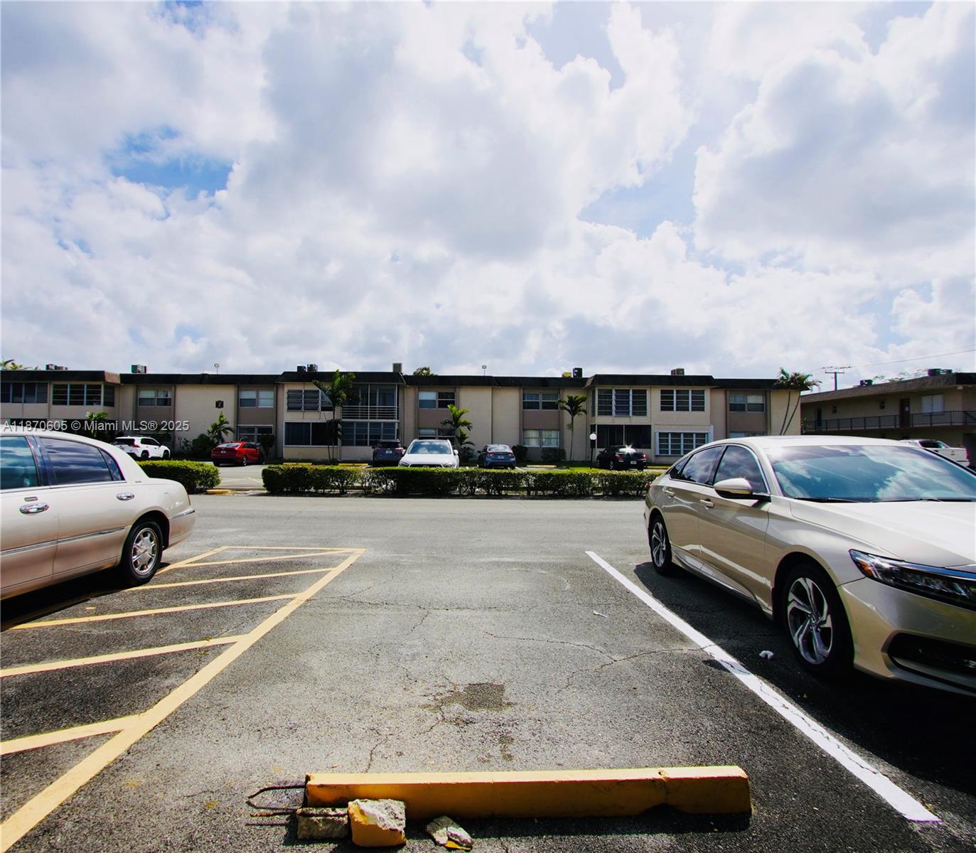 LAKESIDE VILLAGE CONDO 6 - Residential