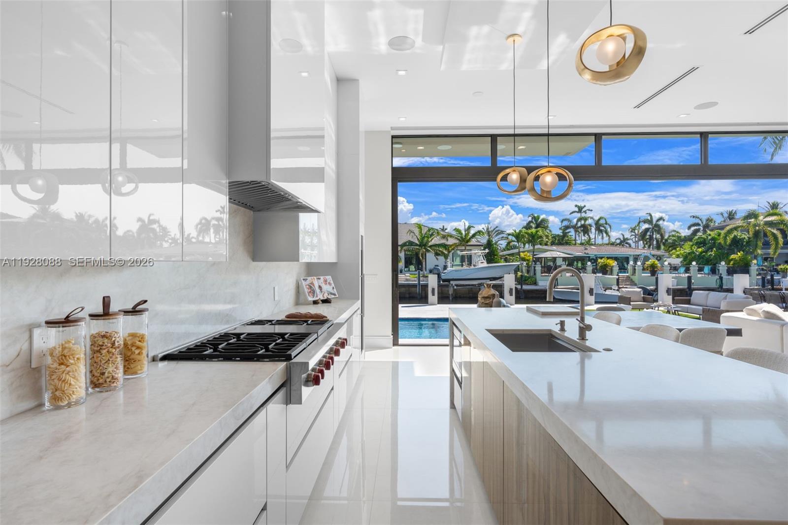 CORAL KEY VILLAS 3RD SEC - Residential