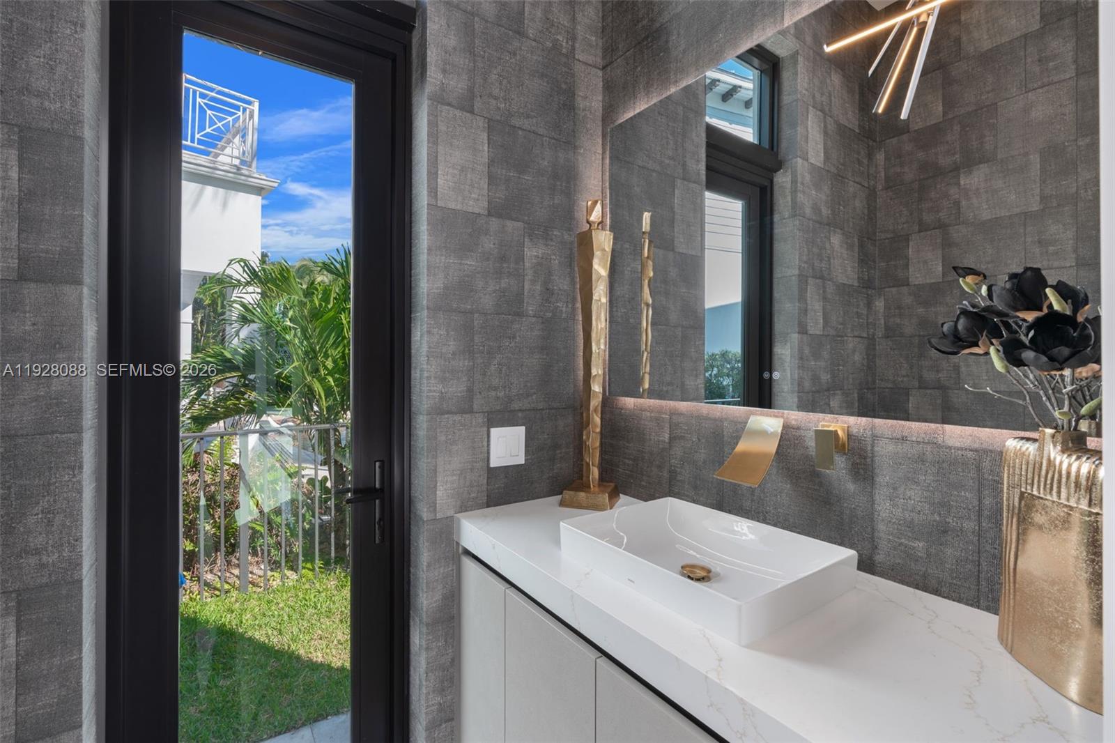 CORAL KEY VILLAS 3RD SEC - Residential