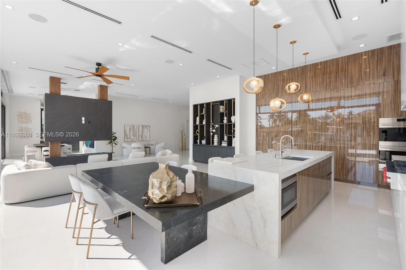 CORAL KEY VILLAS 3RD SEC - Residential