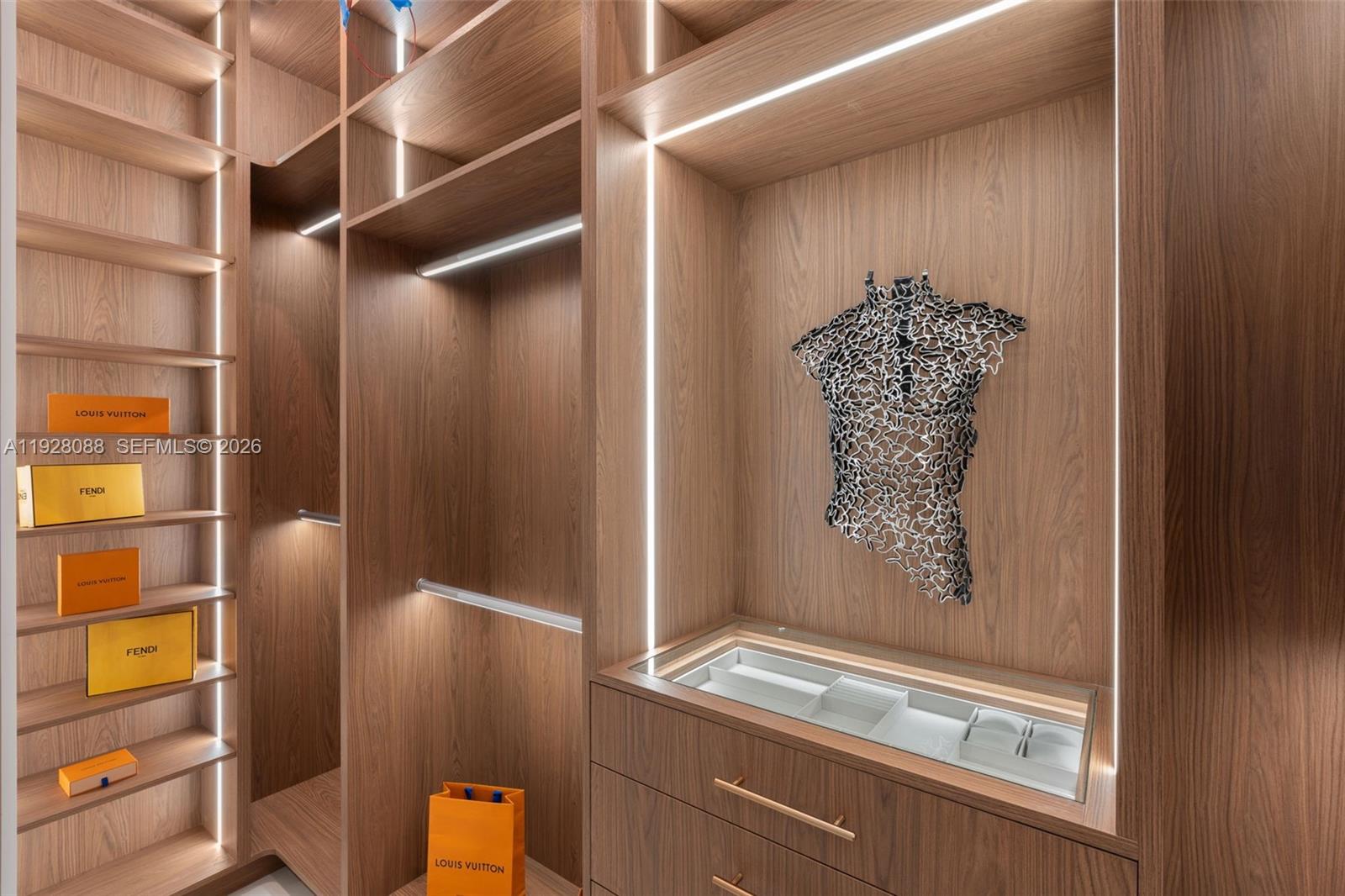 CORAL KEY VILLAS 3RD SEC - Residential