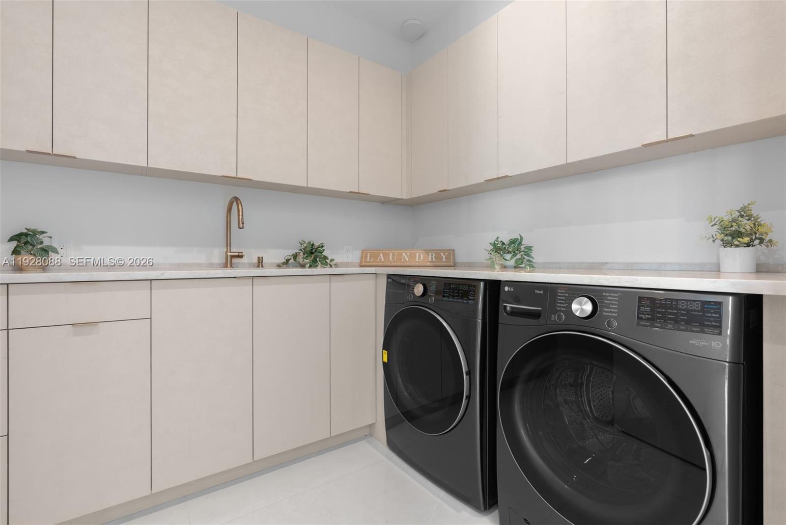 CORAL KEY VILLAS 3RD SEC - Residential