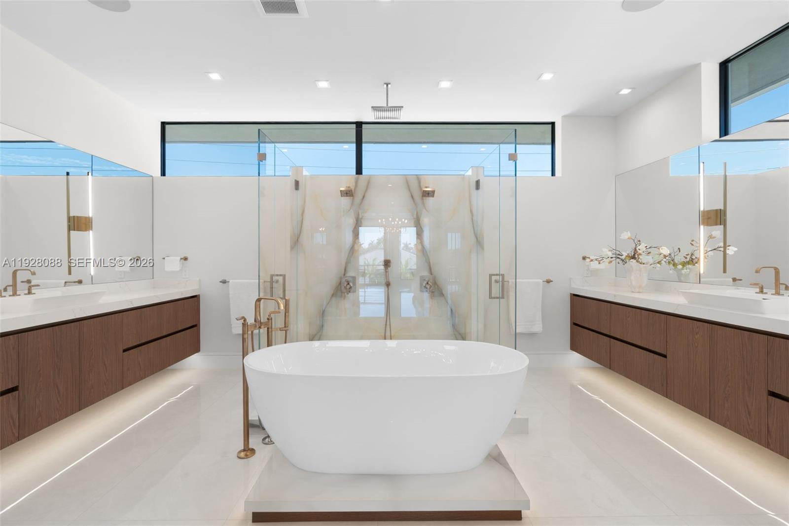 CORAL KEY VILLAS 3RD SEC - Residential