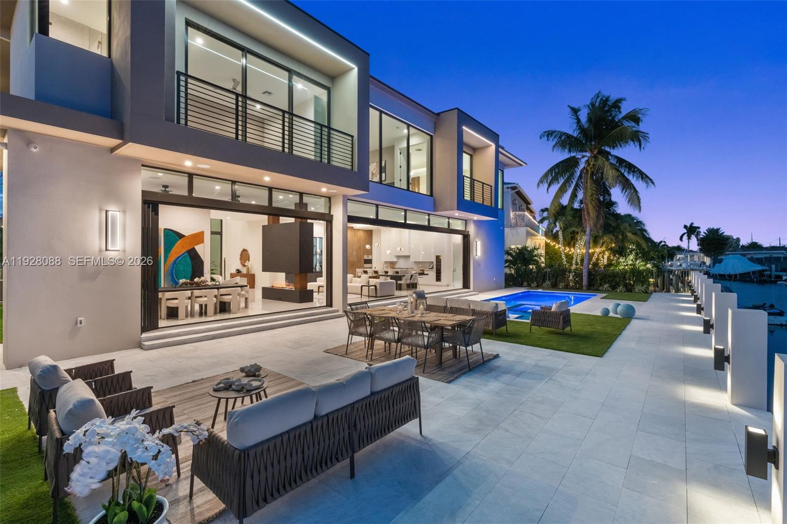 CORAL KEY VILLAS 3RD SEC - Residential