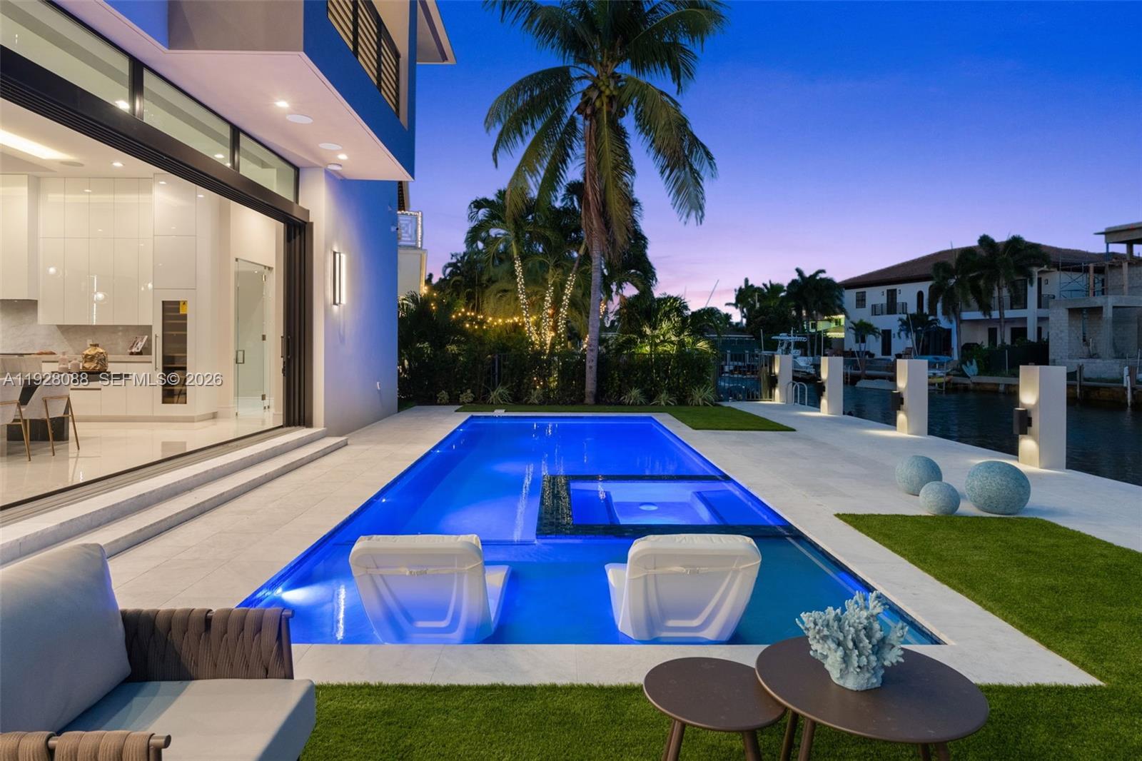 CORAL KEY VILLAS 3RD SEC - Residential