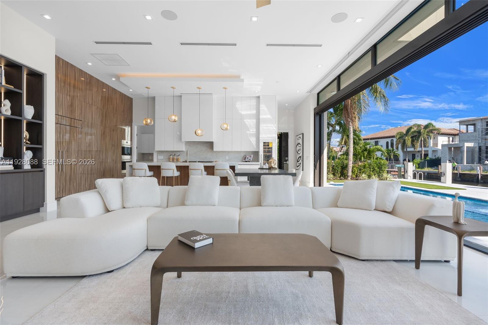 CORAL KEY VILLAS 3RD SEC - Residential