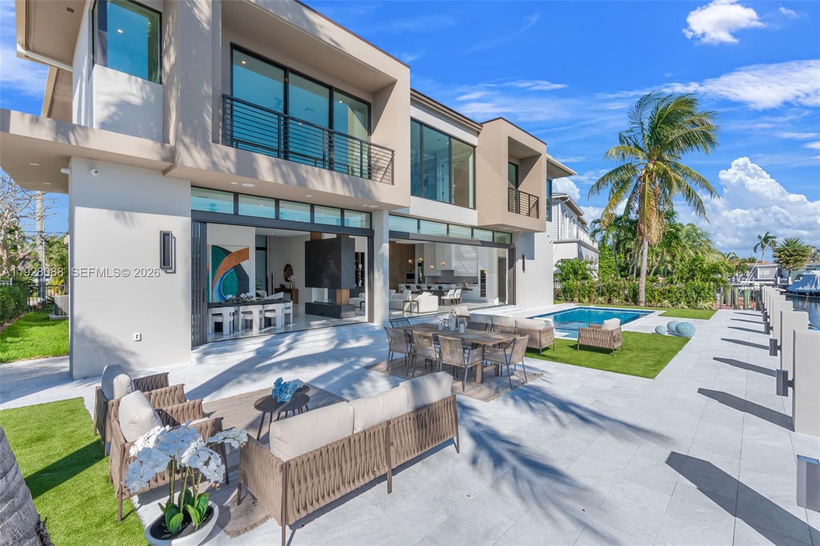 CORAL KEY VILLAS 3RD SEC - Residential