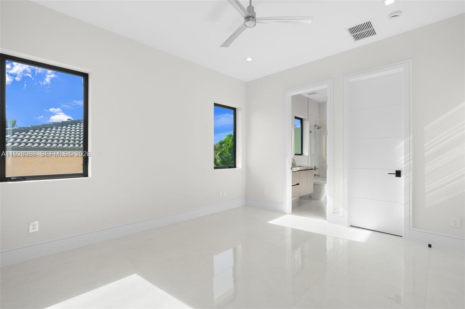 CORAL KEY VILLAS 3RD SEC - Residential