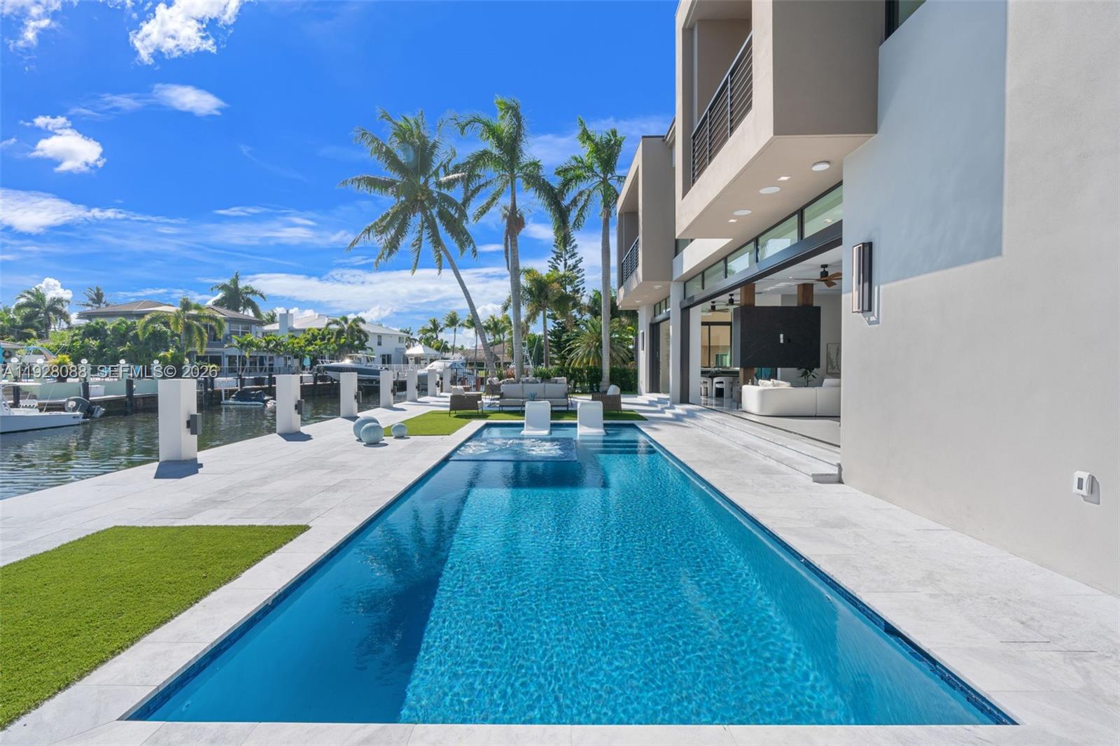 CORAL KEY VILLAS 3RD SEC - Residential