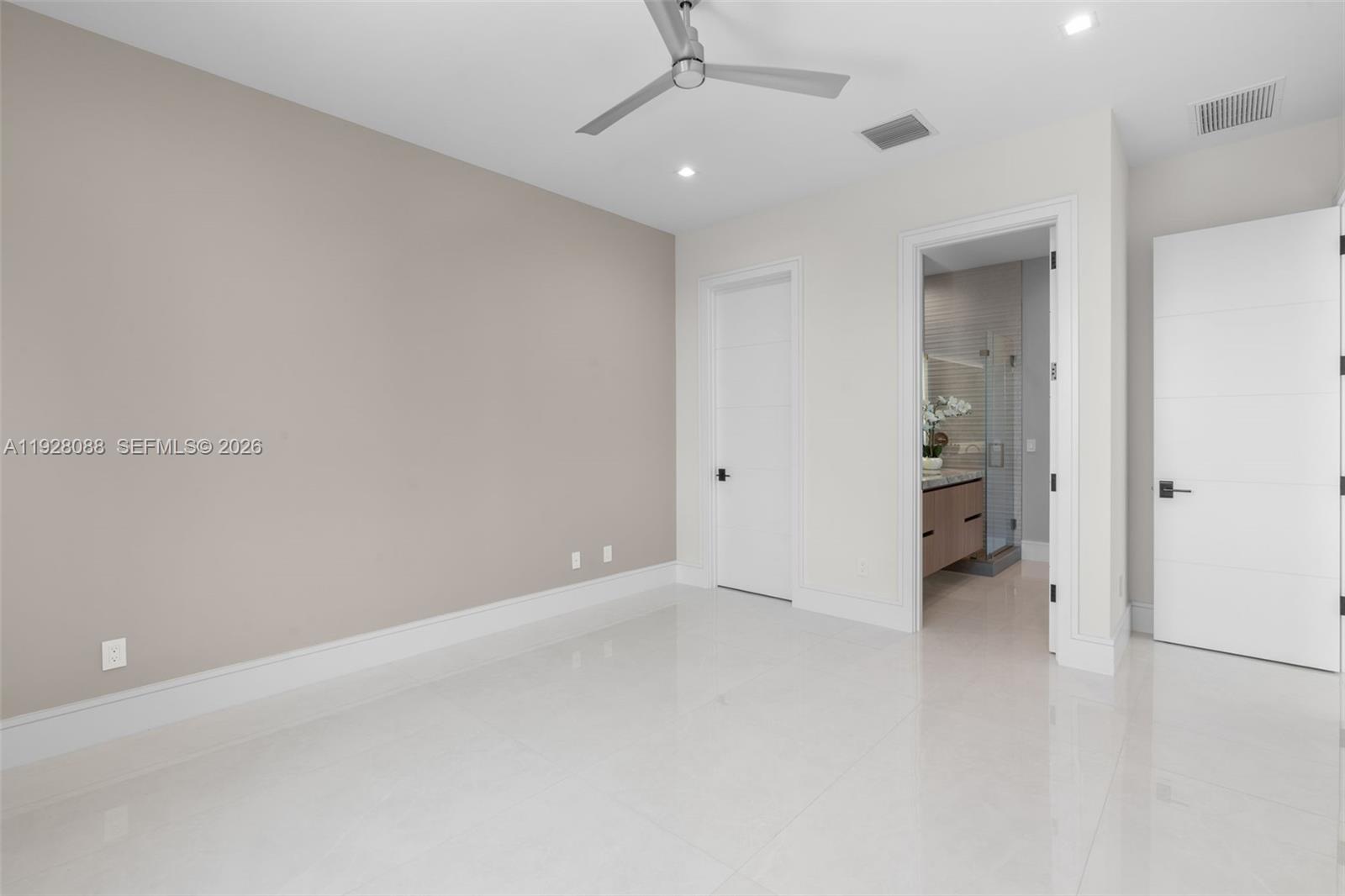 CORAL KEY VILLAS 3RD SEC - Residential