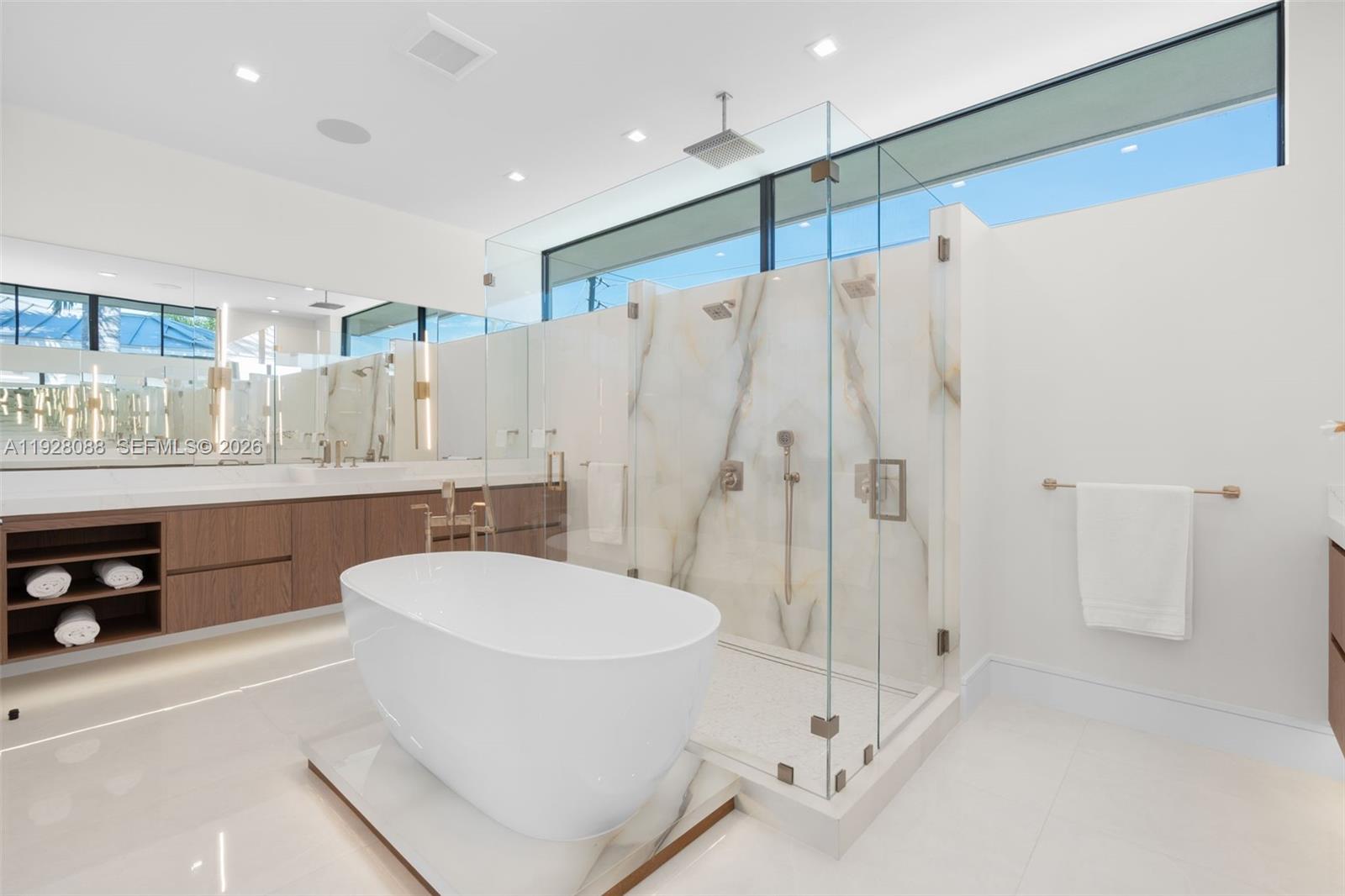 CORAL KEY VILLAS 3RD SEC - Residential