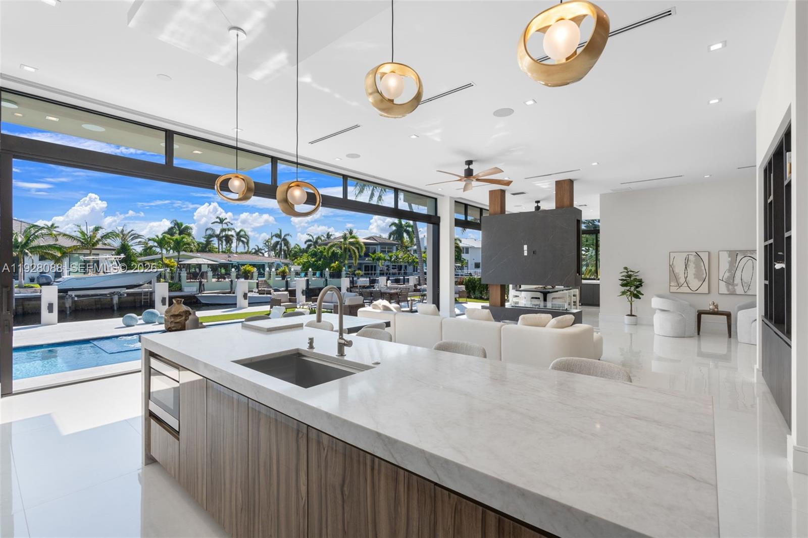 CORAL KEY VILLAS 3RD SEC - Residential