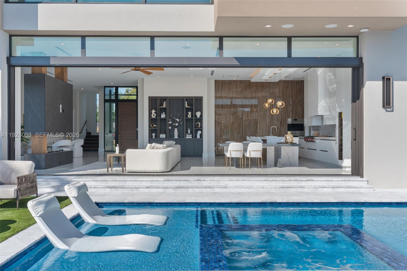 CORAL KEY VILLAS 3RD SEC - Residential