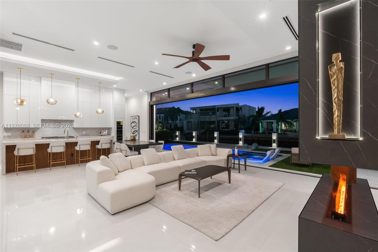 CORAL KEY VILLAS 3RD SEC - Residential