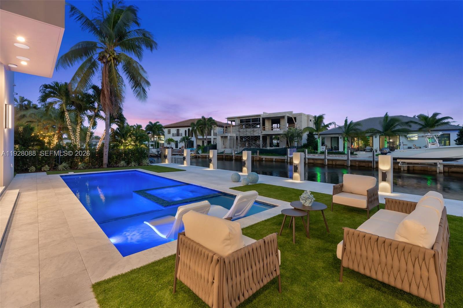 CORAL KEY VILLAS 3RD SEC - Residential