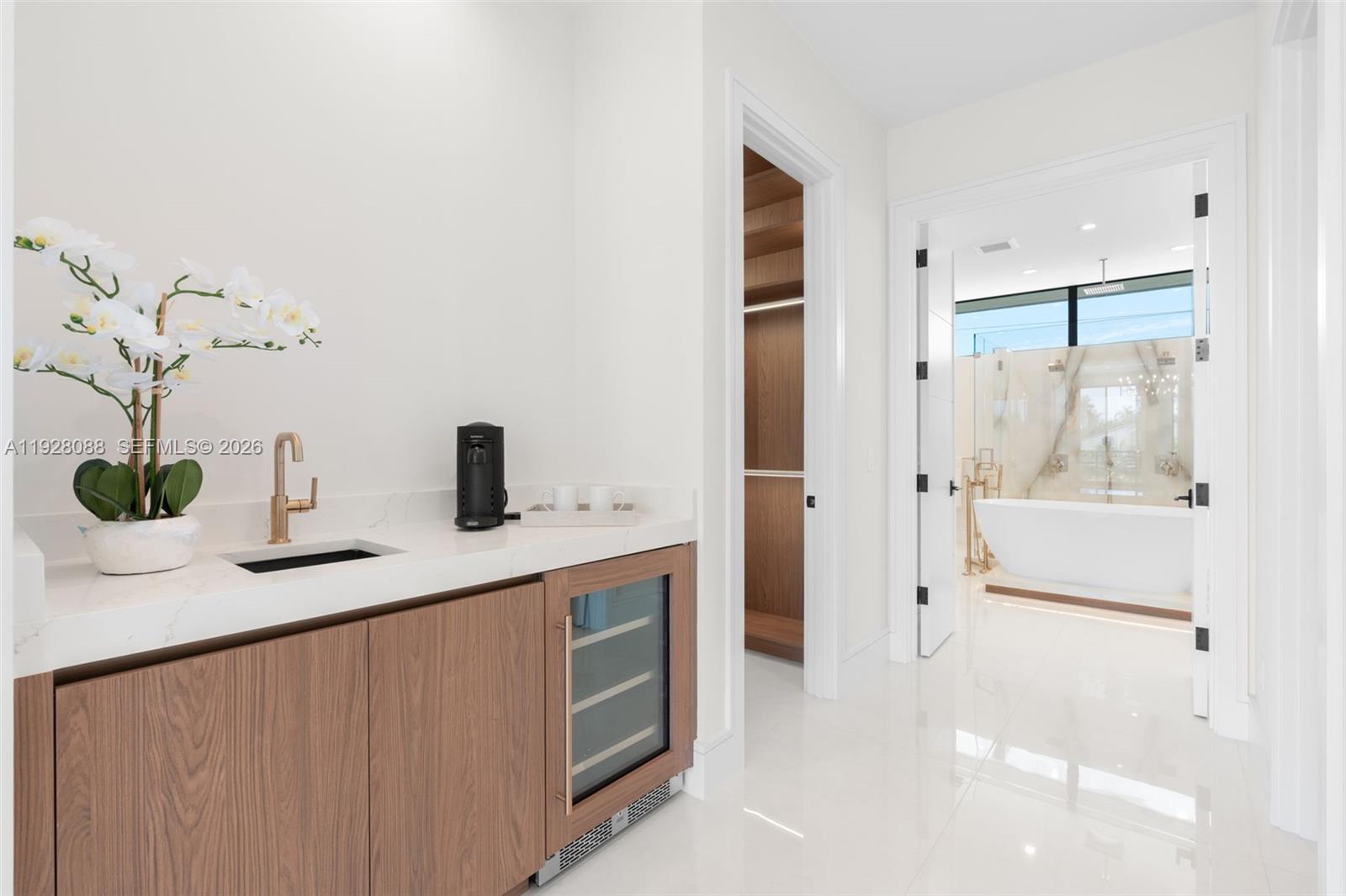 CORAL KEY VILLAS 3RD SEC - Residential