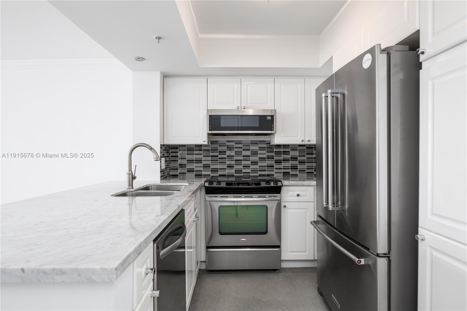 SUNSET HARBOUR SOUTH COND - Residential Lease