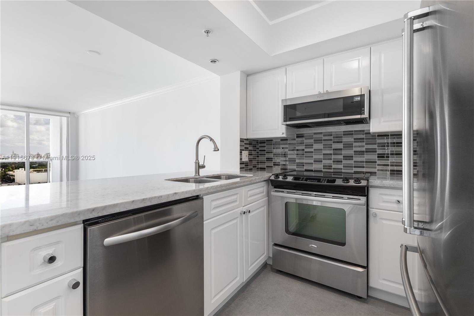 SUNSET HARBOUR SOUTH COND - Residential Lease