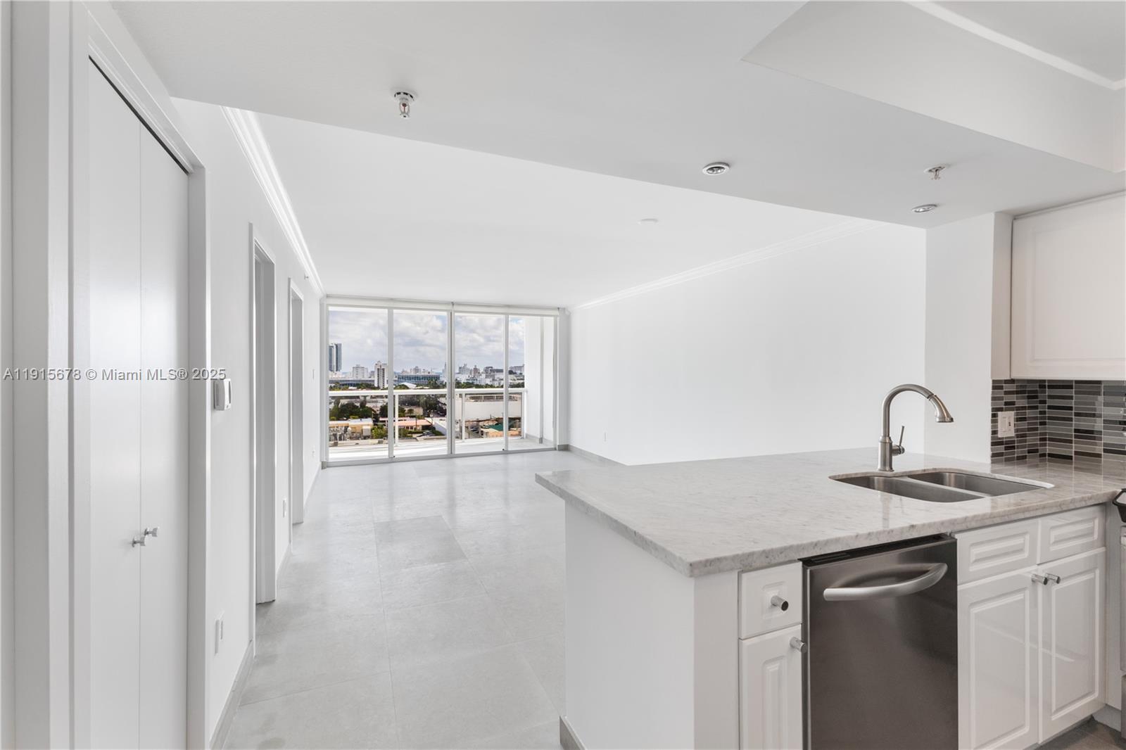 SUNSET HARBOUR SOUTH COND - Residential Lease