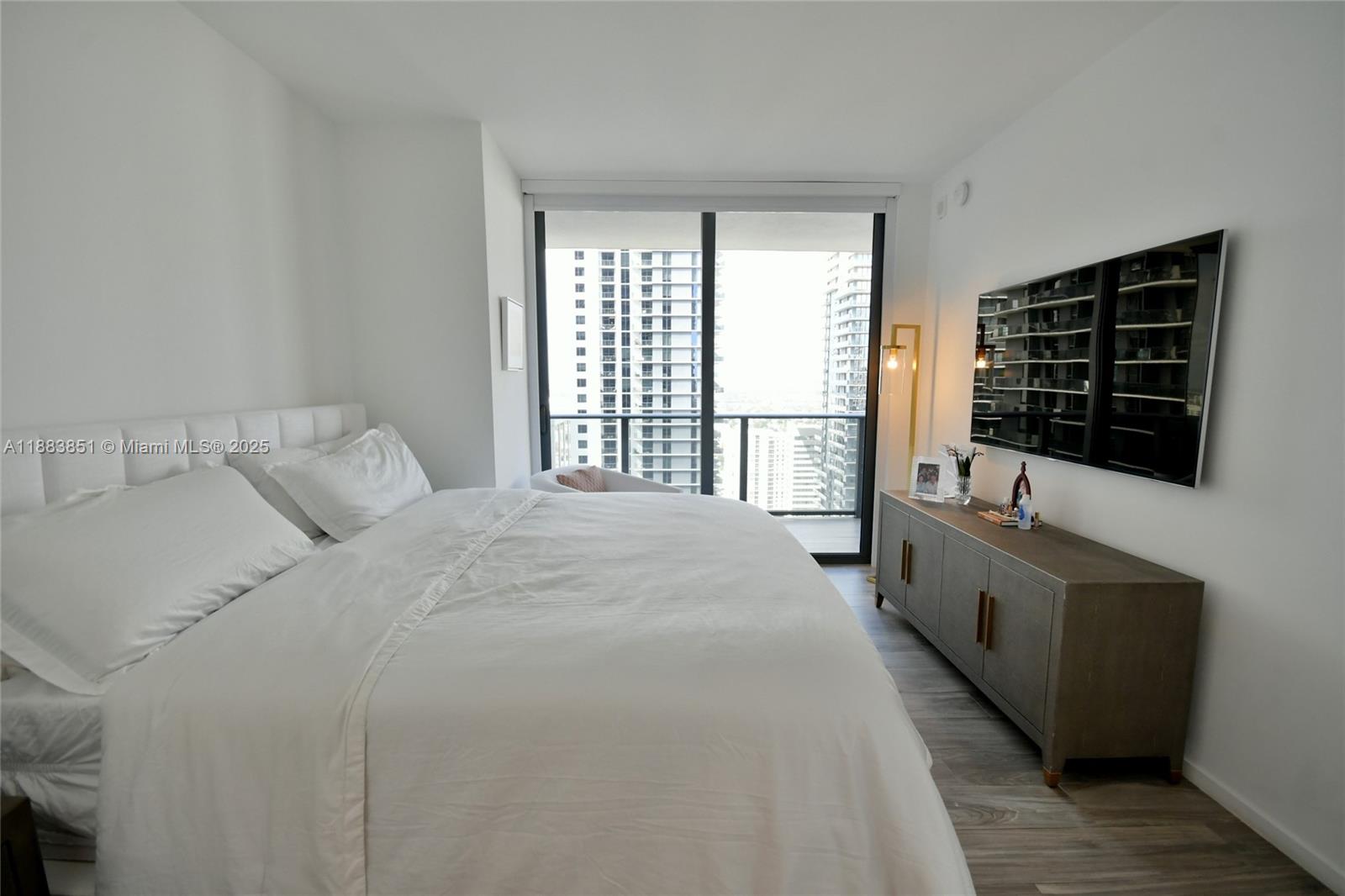 801 SMA RESIDENCES CONDO - Residential