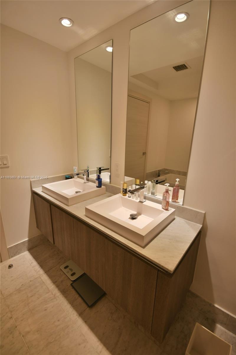 801 SMA RESIDENCES CONDO - Residential